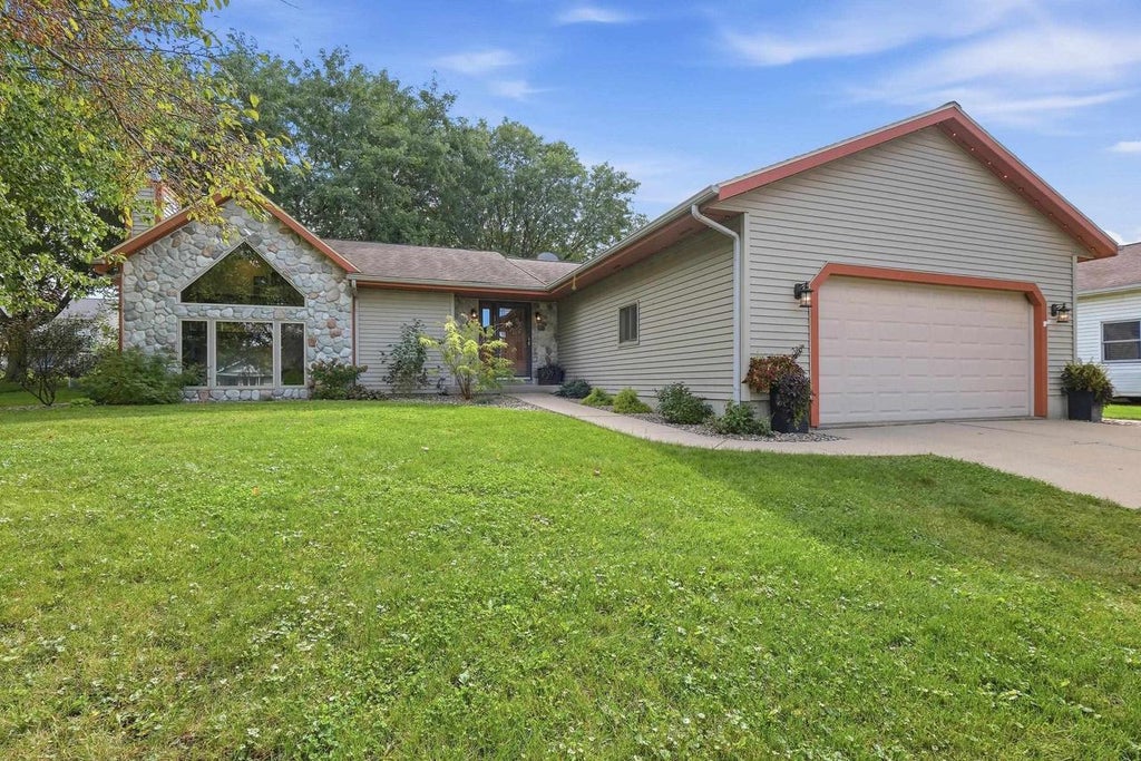 Photo of 111 Tena Marie CIRCLE, Lodi, WI 53555 (MLS # 2031367)