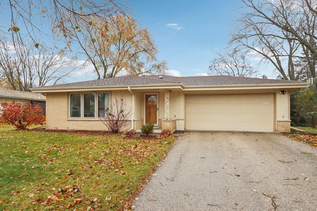 Photo of 1705 Chapman DRIVE, Waukesha, WI 53189 (MLS # 1943353)
