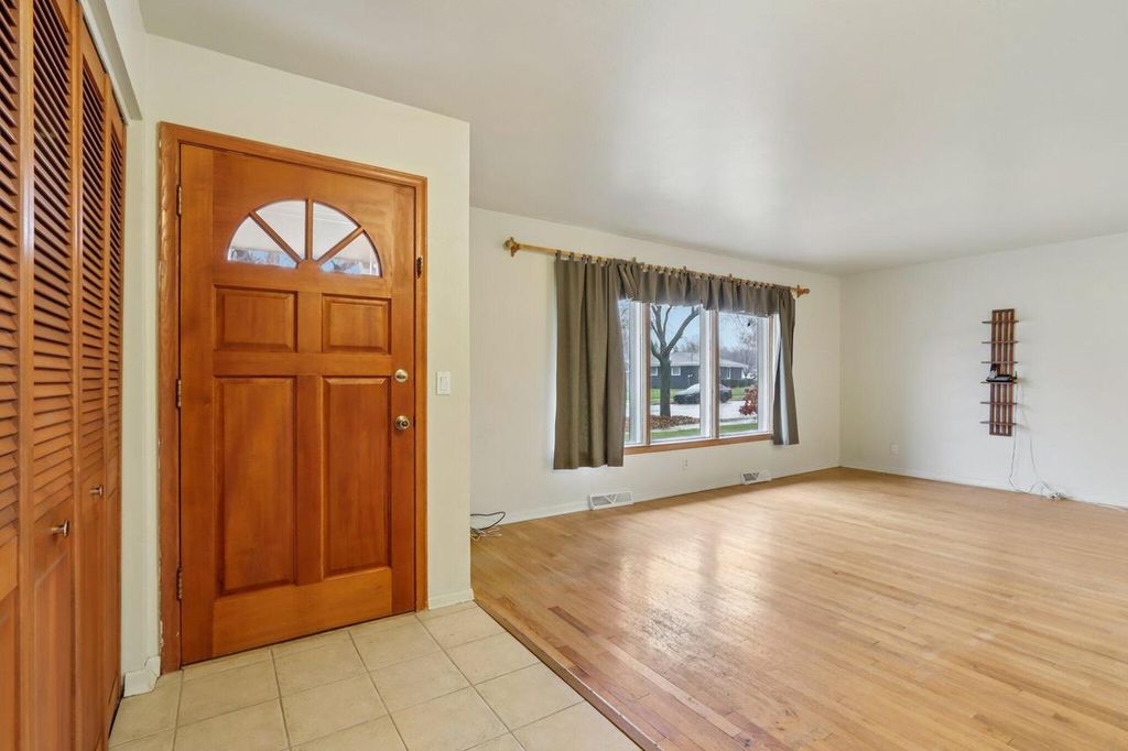 Photo of 1705 Chapman DRIVE, Waukesha, WI 53189 (MLS # 1943353)