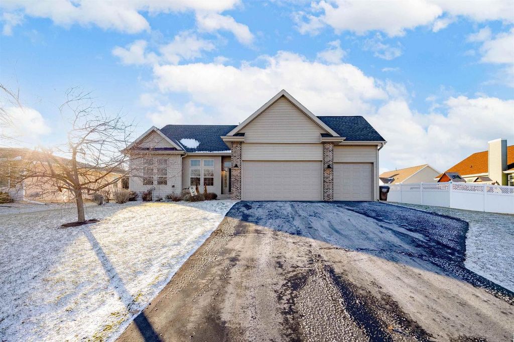 Photo of 11417 N Erie DRIVE, Edgerton, WI 53534 (MLS # 2014953)