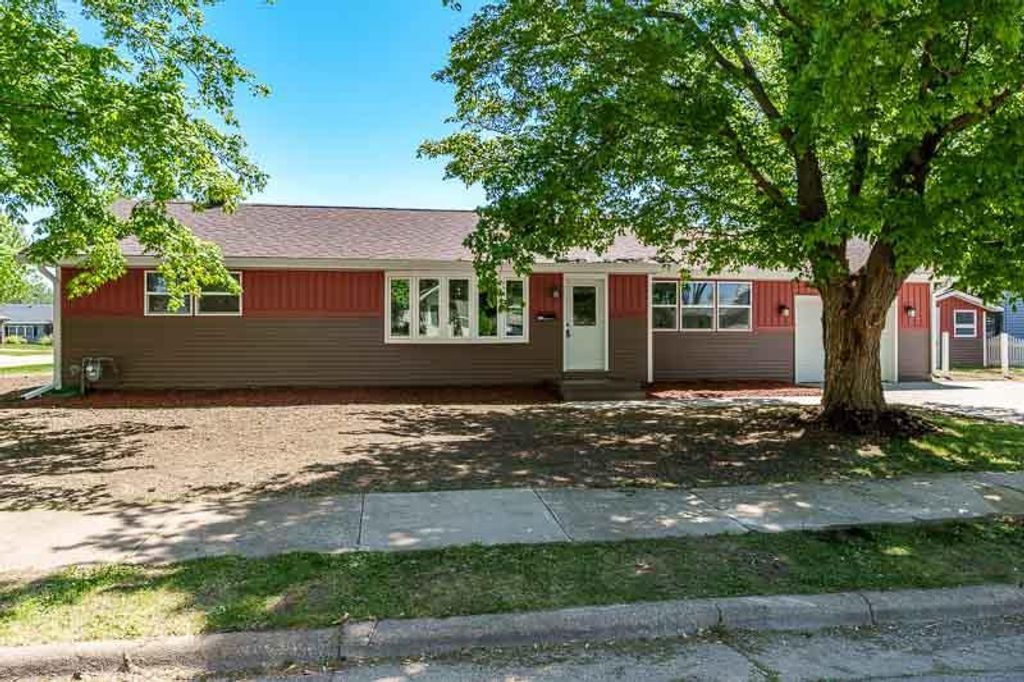 Photo of 1103 Mitchell STREET, Janesville, WI 53546 (MLS # 2023471)