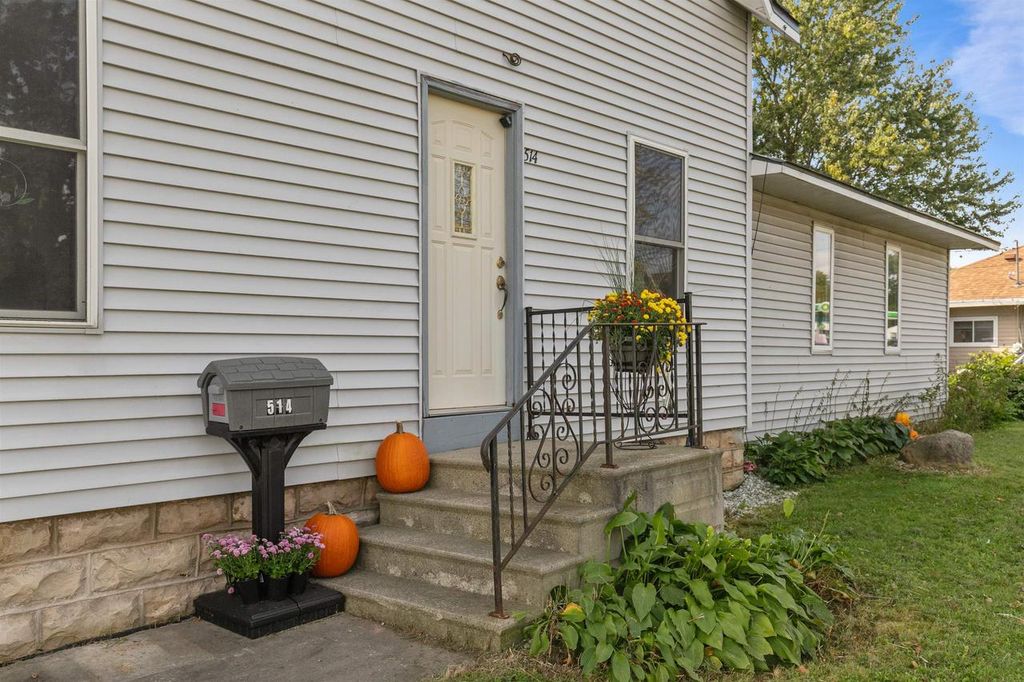 Photo of 514 E Beacon AVENUE, New London, WI 54961 (MLS # 50322831)