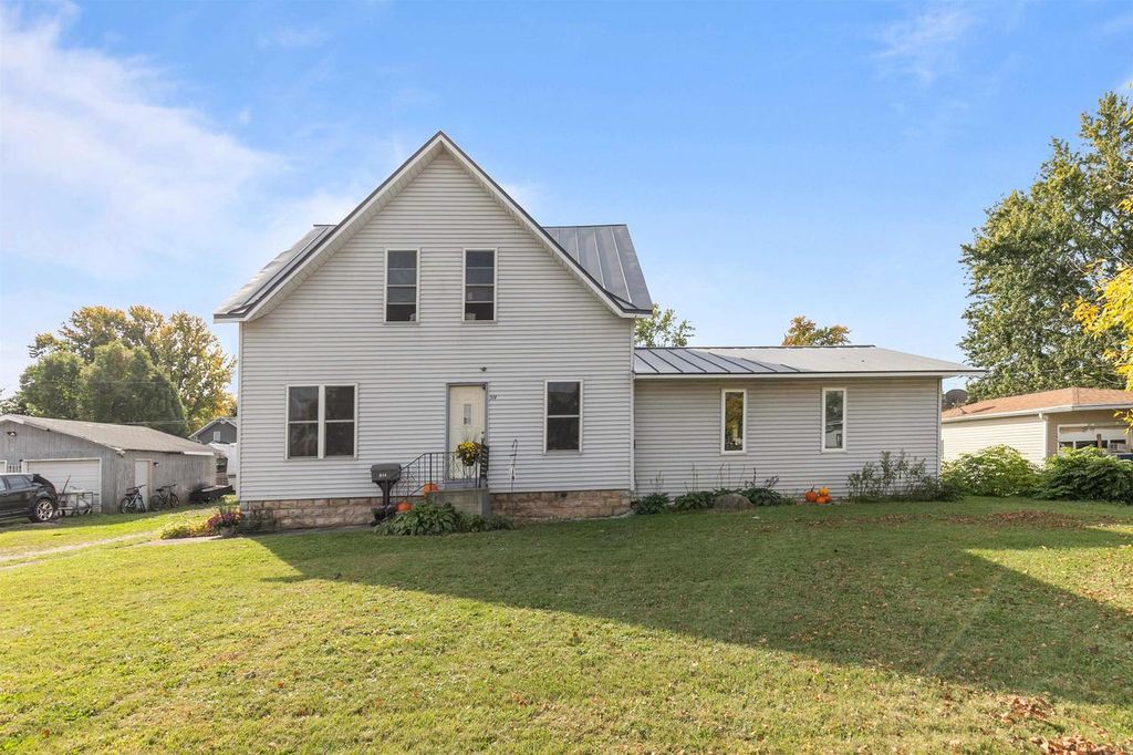 Photo of 514 E Beacon AVENUE, New London, WI 54961 (MLS # 50322831)