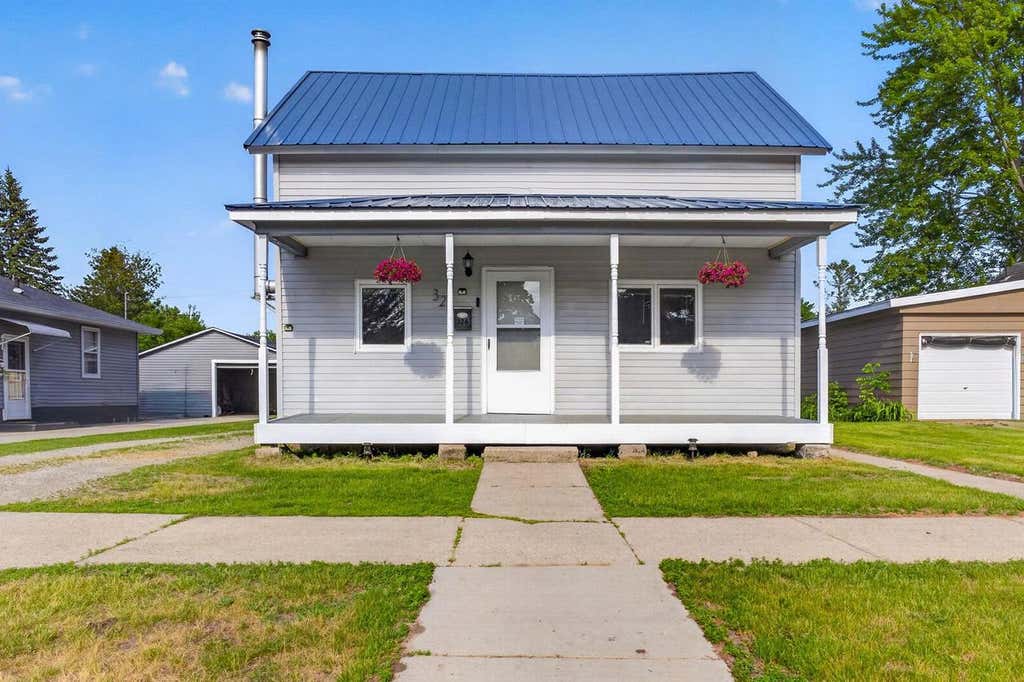 Photo of 326 S Ellis AVENUE, Peshtigo, WI 54157 (MLS # 50331099)
