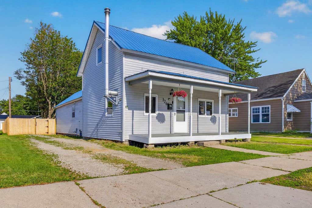 Photo of 326 S Ellis AVENUE, Peshtigo, WI 54157 (MLS # 50331099)
