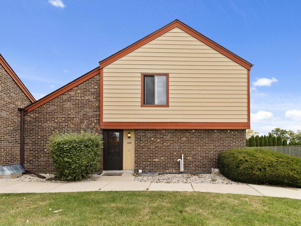 Photo of 4129 W College AVENUE, Franklin, WI 53132 (MLS # 1940070)