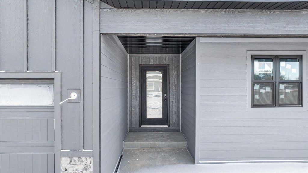 Photo of 404 S Cypress AVENUE, Marshfield, WI 54449 (MLS # 22504718)