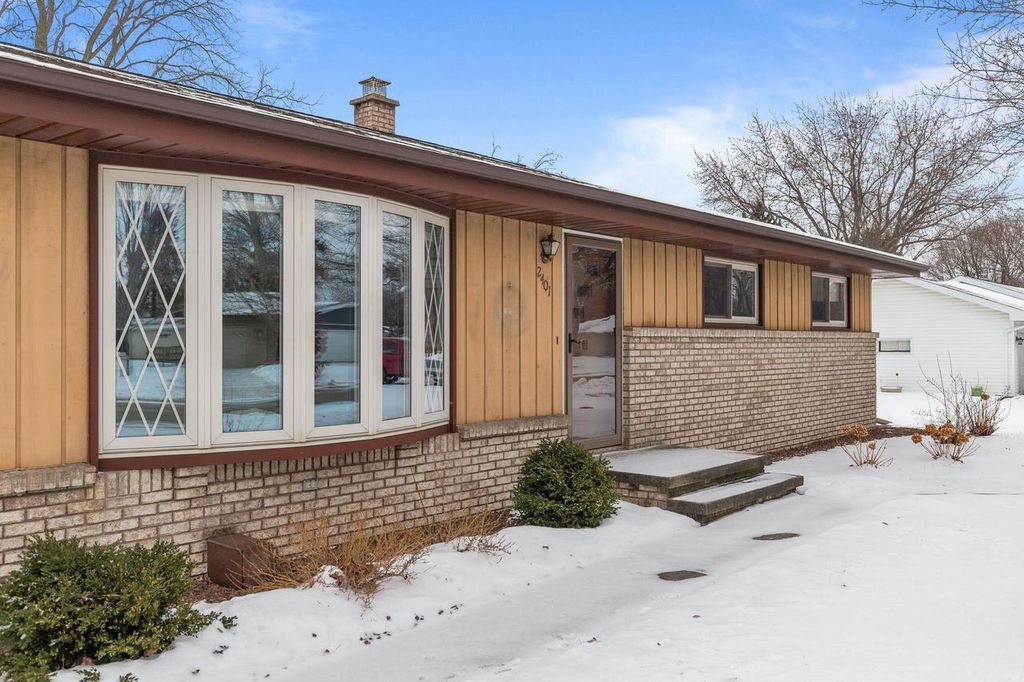 Photo of 2401 W Roberts AVENUE, WI 54914 (MLS # 50320700)
