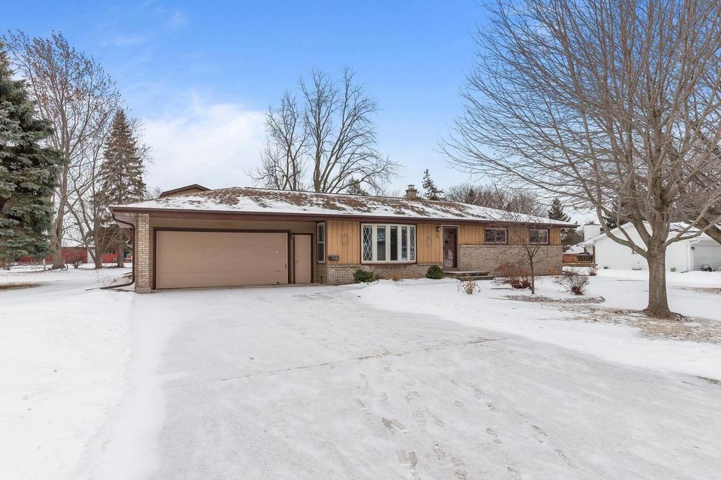 Photo of 2401 W Roberts AVENUE, WI 54914 (MLS # 50320700)