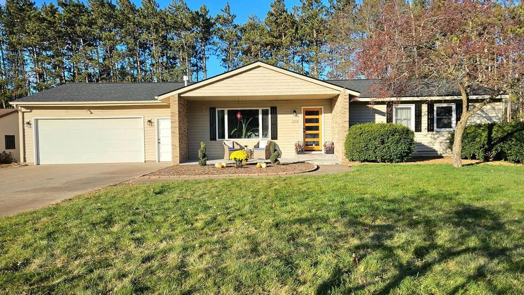 Photo of 1231 Spruce DRIVE, Plover, WI 54467 (MLS # 22505481)