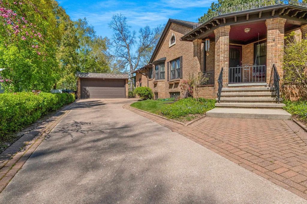 Photo of 212 Miramar DRIVE, Green Bay, WI 54301 (MLS # 50325274)