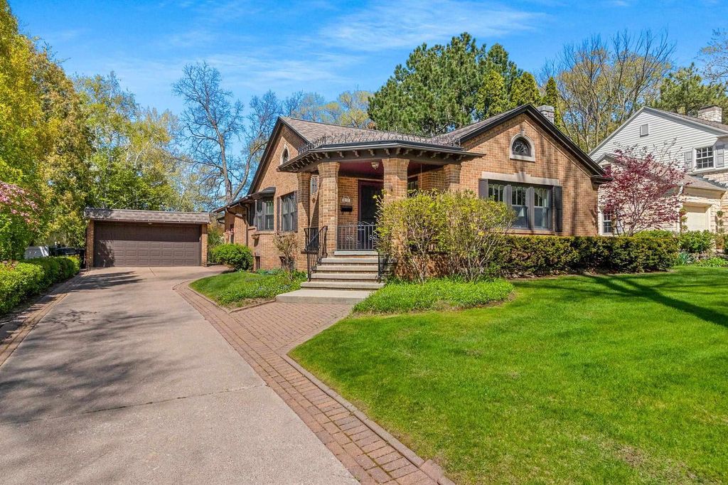 Photo of 212 Miramar DRIVE, Green Bay, WI 54301 (MLS # 50325274)