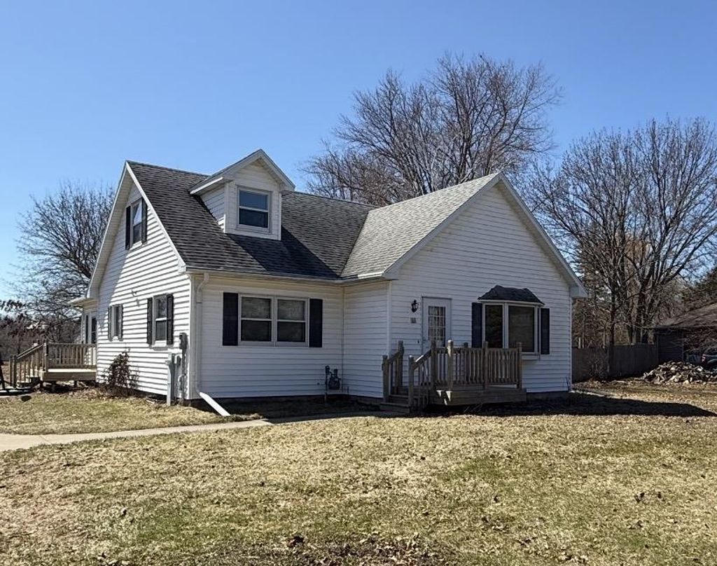 Photo of 1929 Indian Point ROAD, Oshkosh, WI 54901 (MLS # 50323410)