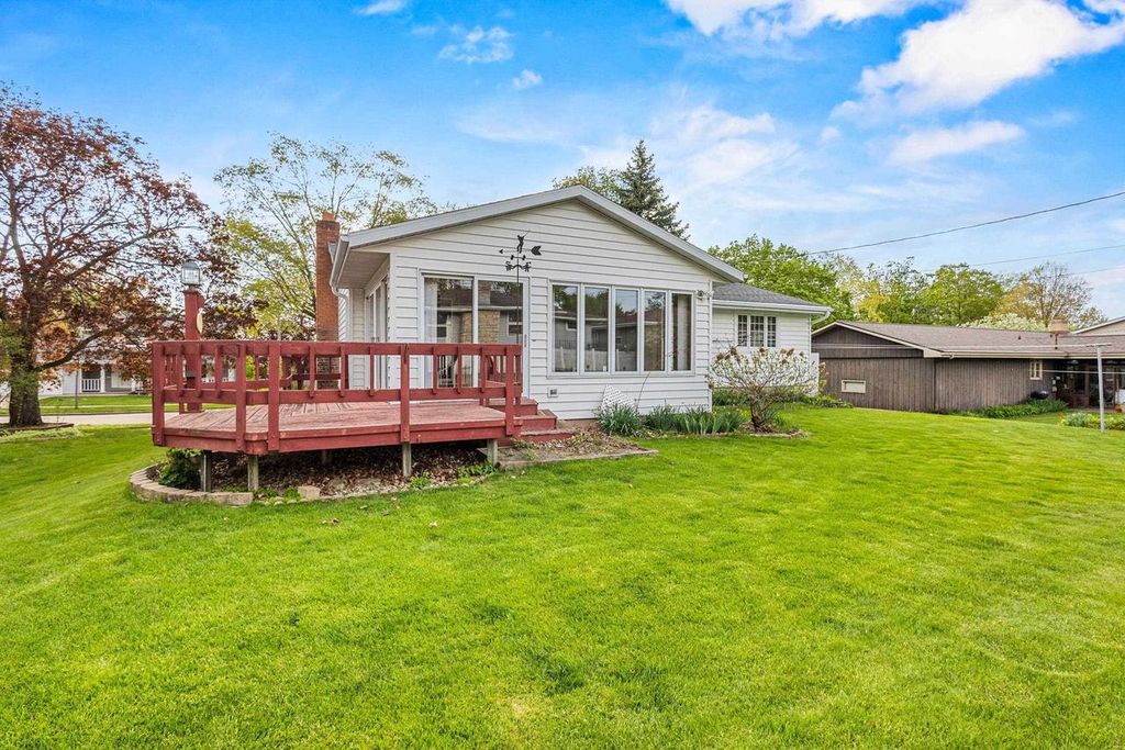 Photo of 1742 N Douglas STREET, Appleton, WI 54914 (MLS # 50325432)
