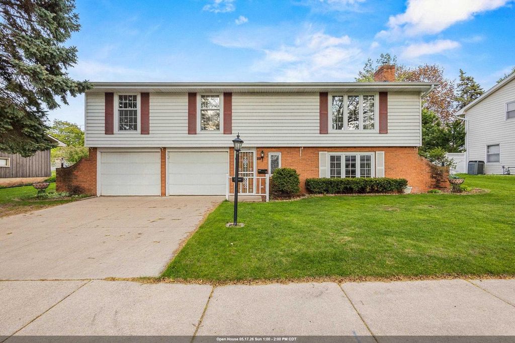 Photo of 1742 N Douglas STREET, Appleton, WI 54914 (MLS # 50325432)