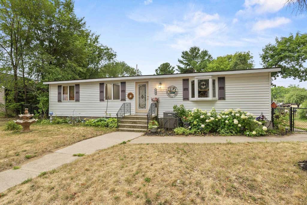 Photo of 815 Elizabeth AVENUE, Marinette, WI 54143 (MLS # 50330000)