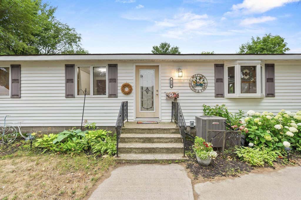Photo of 815 Elizabeth AVENUE, Marinette, WI 54143 (MLS # 50330000)