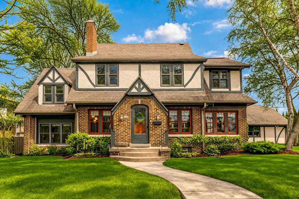 Photo of 5000 N Larkin STREET, Whitefish Bay, WI 53217 (MLS # 1958207)