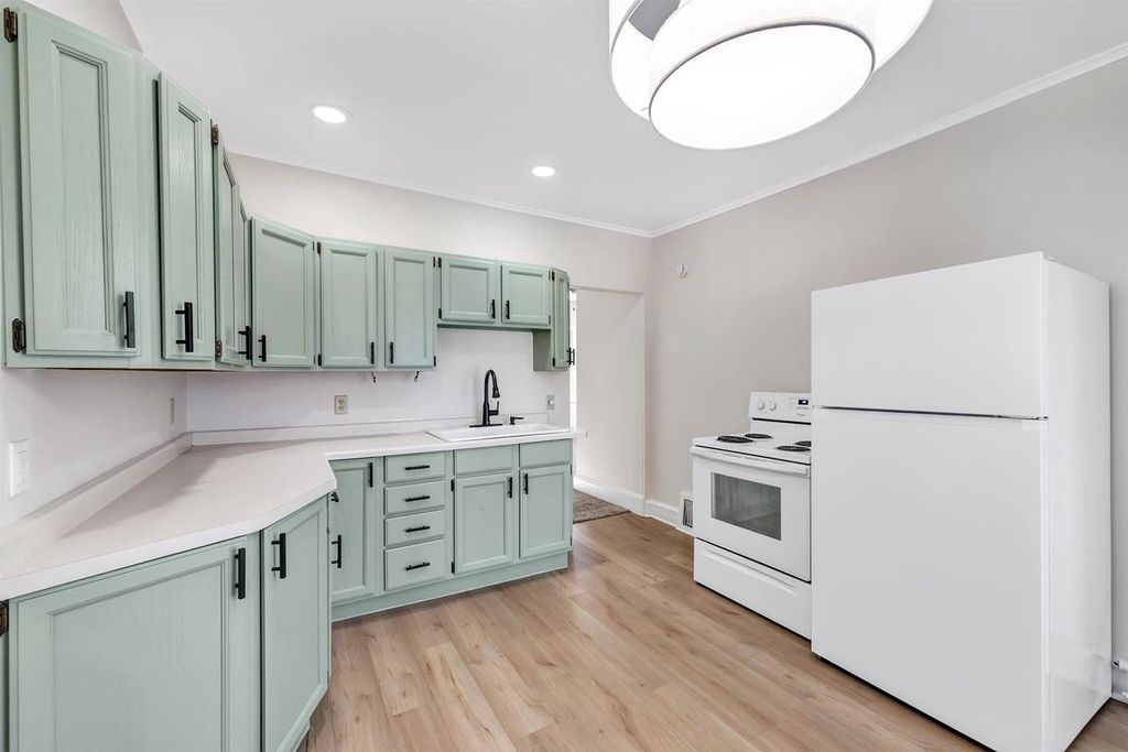 Photo of 1306 New York AVENUE, Manitowoc, WI 54220 (MLS # 50320208)