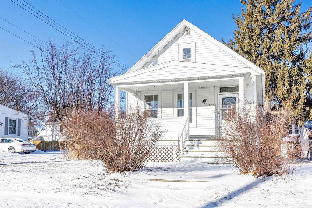 Photo of 1306 New York AVENUE, Manitowoc, WI 54220 (MLS # 50320208)