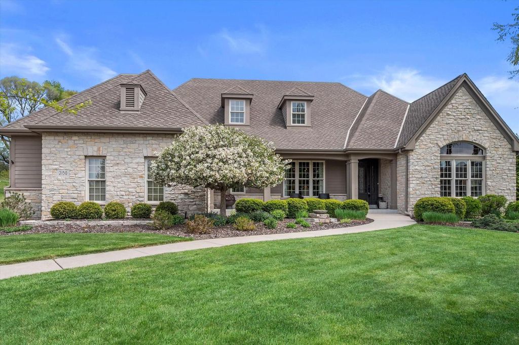 Photo of 2150 Old Lantern CIRCLE, Delafield, WI 53018 (MLS # 1962041)