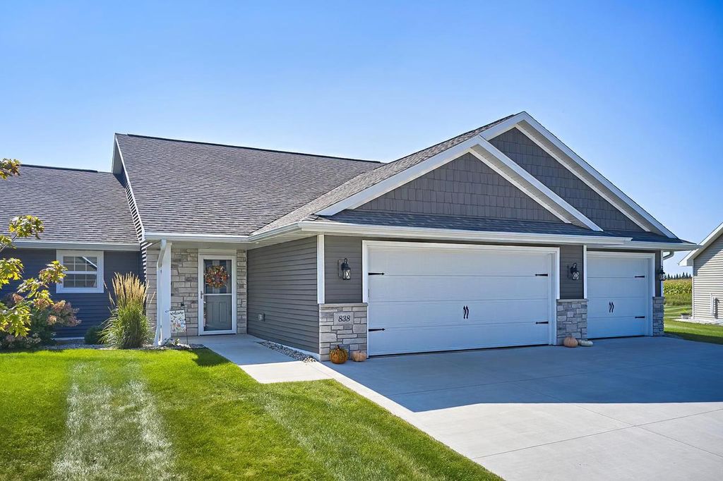 Photo of 838 Sharon LANE, Pulaski, WI 54162 (MLS # 50315338)