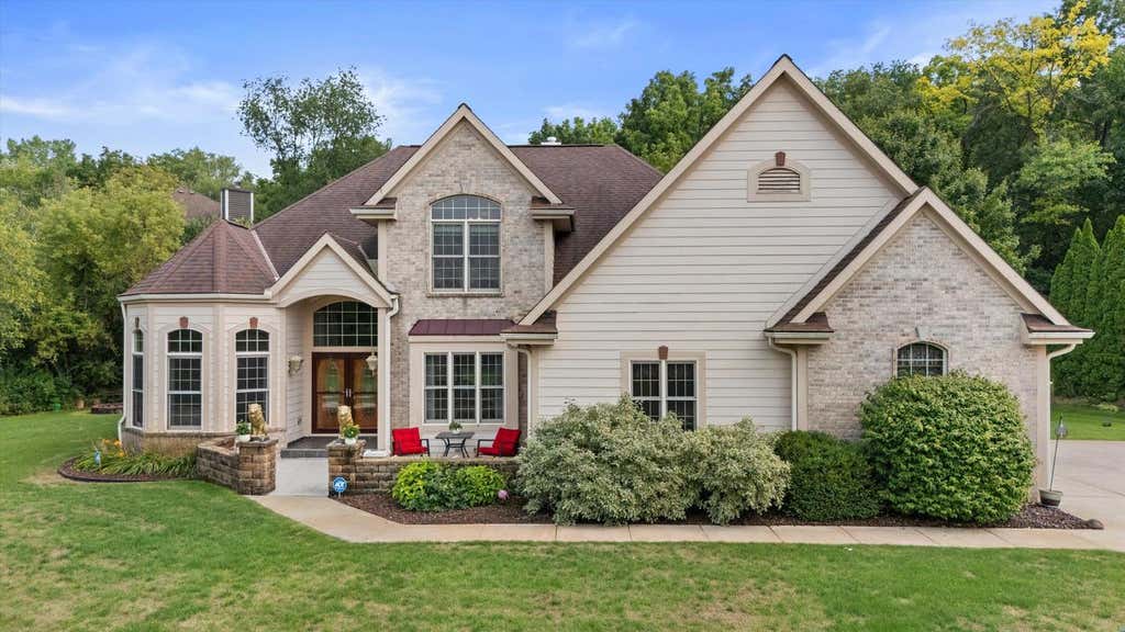 Photo of S67W20039 Benjamin COURT, Muskego, WI 53150 (MLS # 1975317)