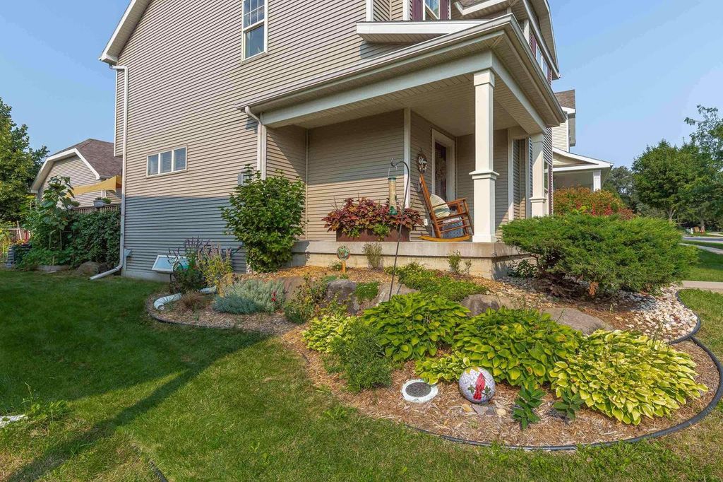 Photo of W79N417 Ridgeway LANE, Cedarburg, WI 53012 (MLS # 1943854)