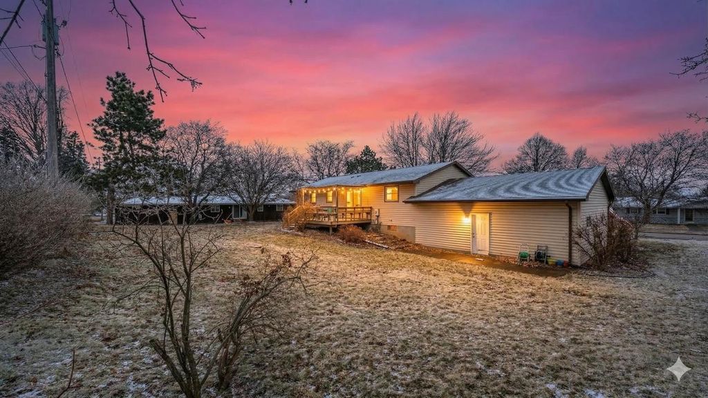 Photo of 927 Orchard DRIVE, Seymour, WI 54165 (MLS # 50322336)