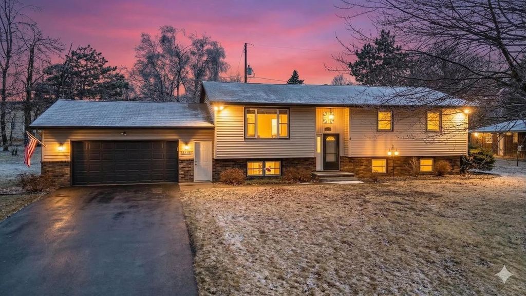 Photo of 927 Orchard DRIVE, Seymour, WI 54165 (MLS # 50322336)