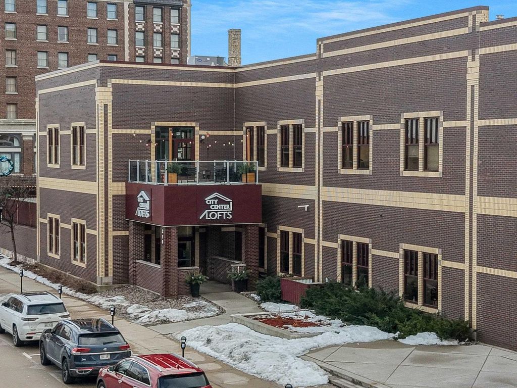 Photo of 216 Northland AVENUE #210, Green Bay, WI 54301 (MLS # 50320300)