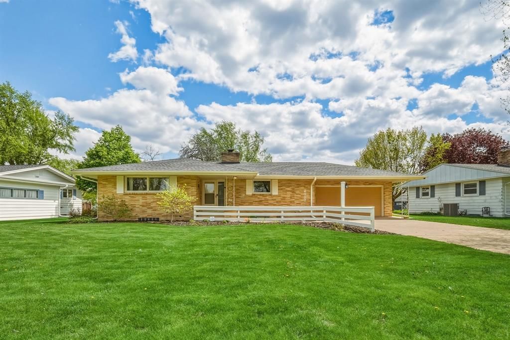 Photo of 2007 Grandview DRIVE, Eau Claire, WI 54703 (MLS # 1601026)