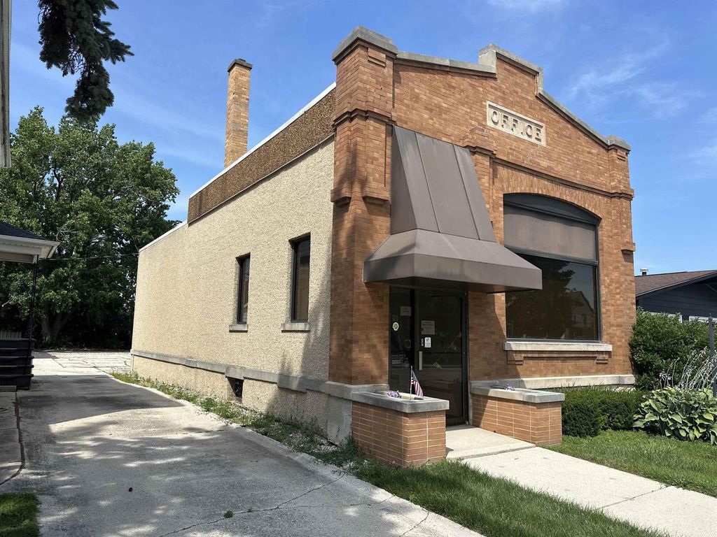 Photo of 1828 Wisconsin AVENUE, New Holstein, WI 53061 (MLS # 50317921)