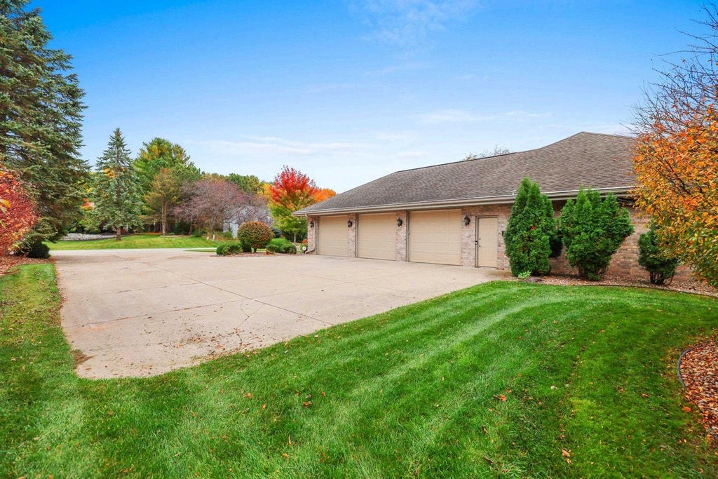 Photo of 1461 Navajo TRAIL, Green Bay, WI 54313 (MLS # 50334372)