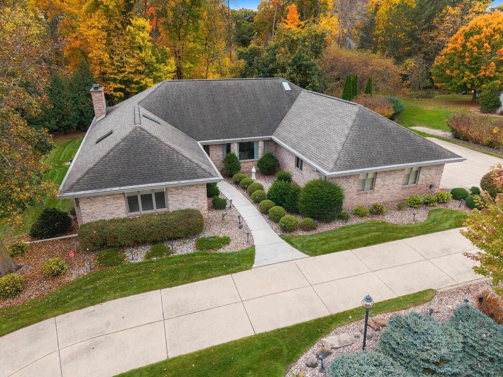 Photo of 1461 Navajo TRAIL, Green Bay, WI 54313 (MLS # 50334372)