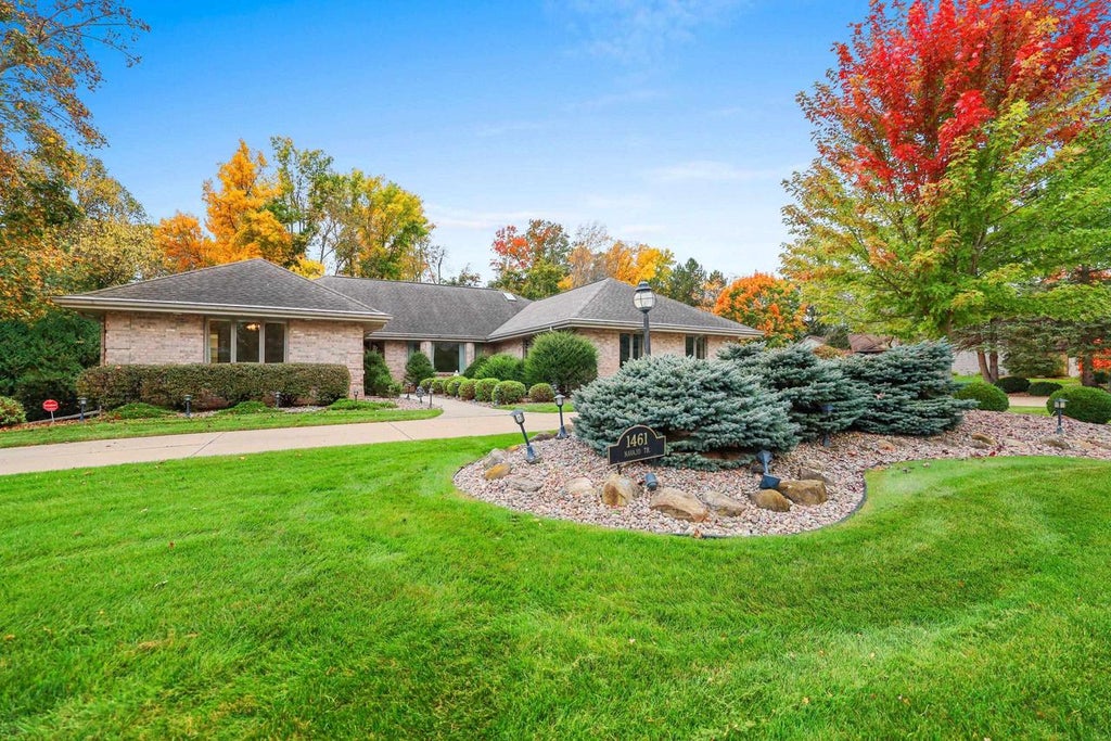 Photo of 1461 Navajo TRAIL, Green Bay, WI 54313 (MLS # 50334372)