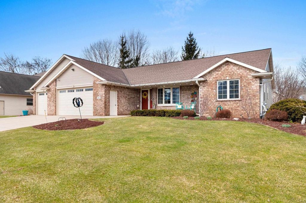 Photo of 801 Pinecrest ROAD, Green Bay, WI 54313 (MLS # 50323209)