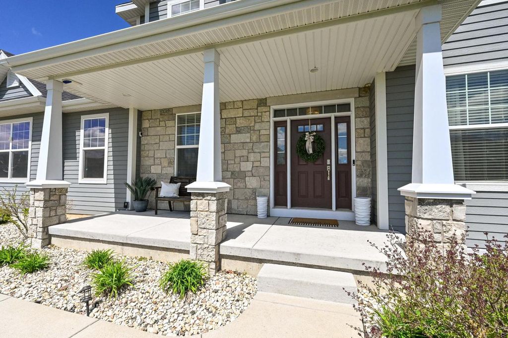 Photo of 7850 W Mourning Dove LANE, Mequon, WI 53097 (MLS # 1960012)