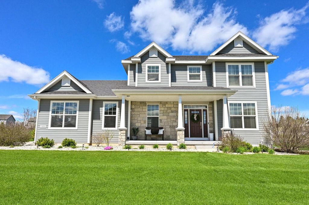 Photo of 7850 W Mourning Dove LANE, Mequon, WI 53097 (MLS # 1960012)
