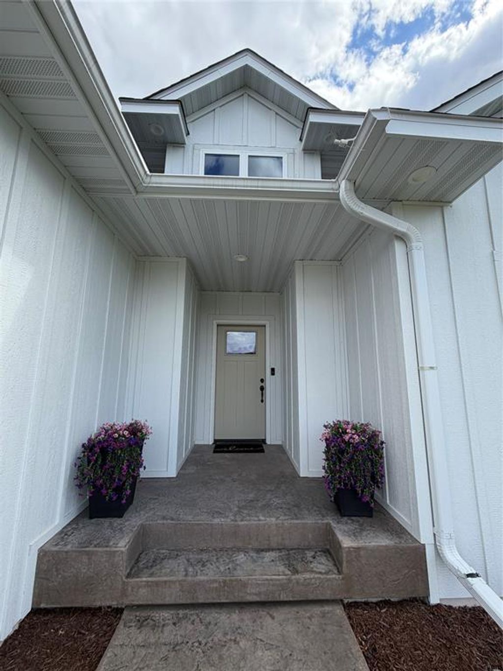 Photo of 1509 Pinehurst COURT, Altoona, WI 54720 (MLS # 1600528)