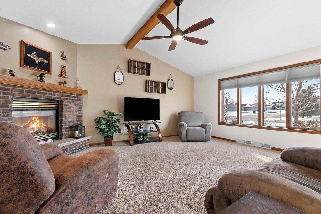 Photo of W6082 Hearthstone DRIVE, Appleton, WI 54915 (MLS # 50321718)