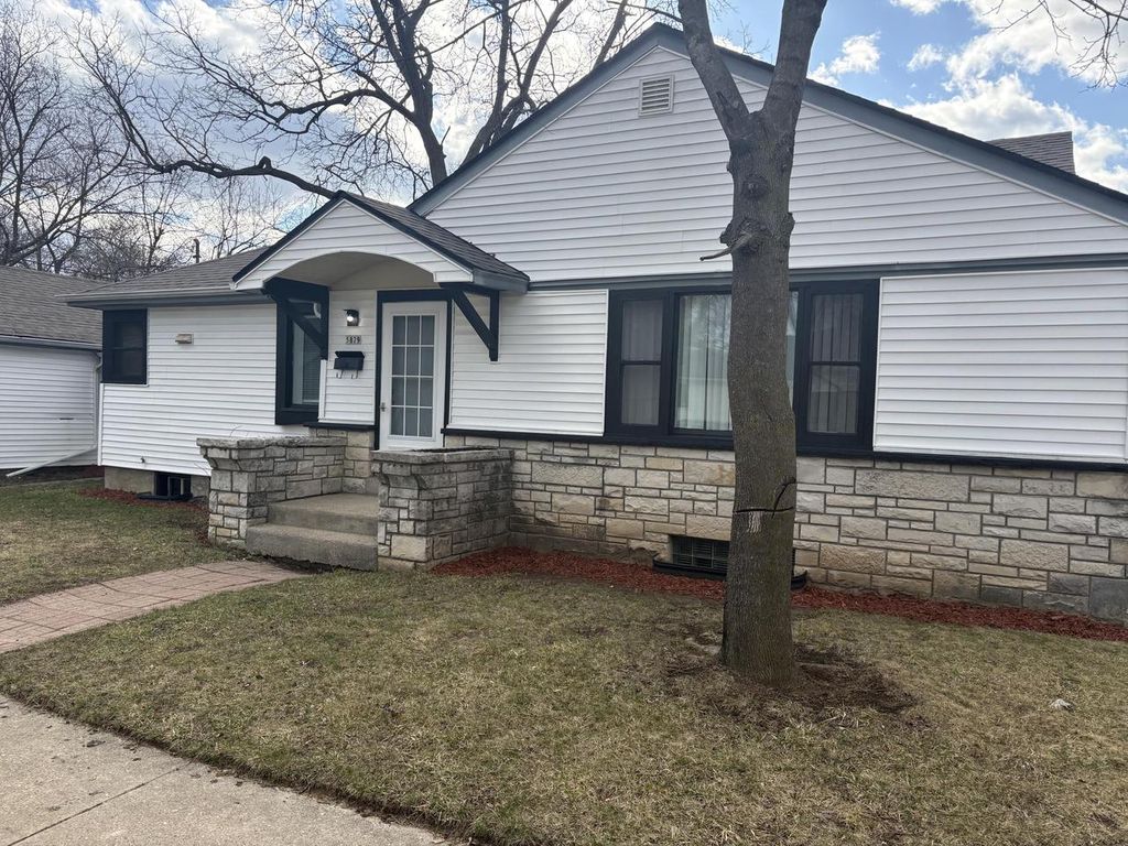 Photo of 5879 N 29 STREET, Milwaukee, WI 53209 (MLS # 1964918)