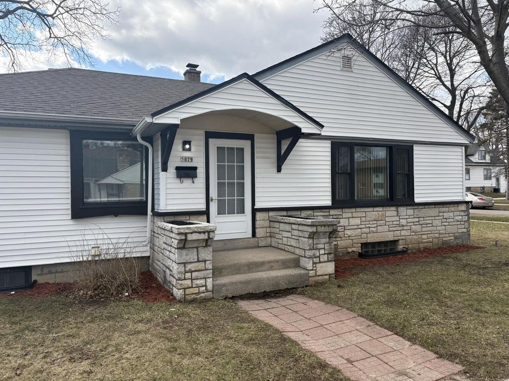 Photo of 5879 N 29 STREET, Milwaukee, WI 53209 (MLS # 1964918)