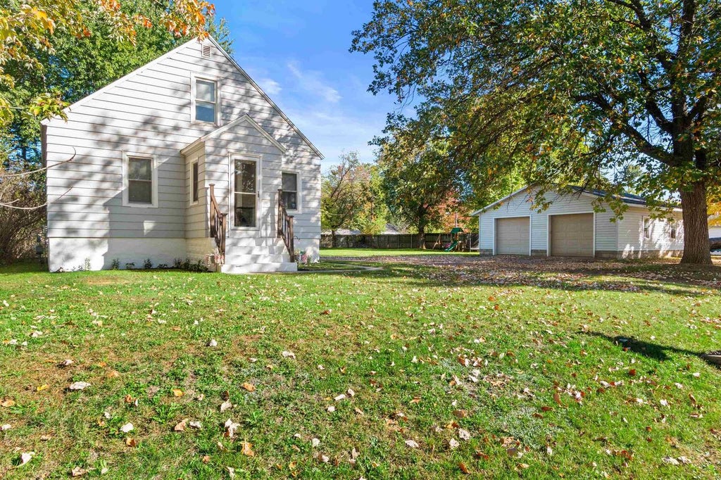 Photo of 1421 18th Avenue South Ave, Wisconsin Rapids, WI 54494 (MLS # 22605044)