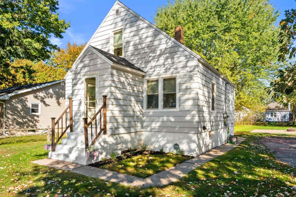 Photo of 1421 18th Avenue South Ave, Wisconsin Rapids, WI 54494 (MLS # 22605044)