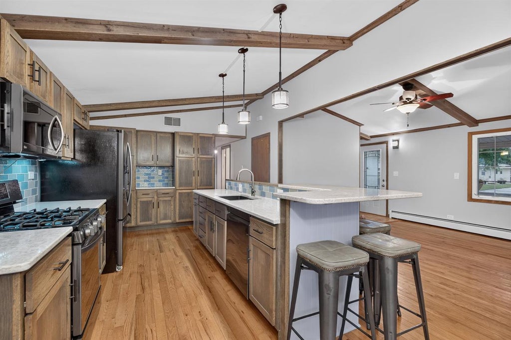 Photo of 1135 Windsor STREET, Oshkosh, WI 54902 (MLS # 50332219)