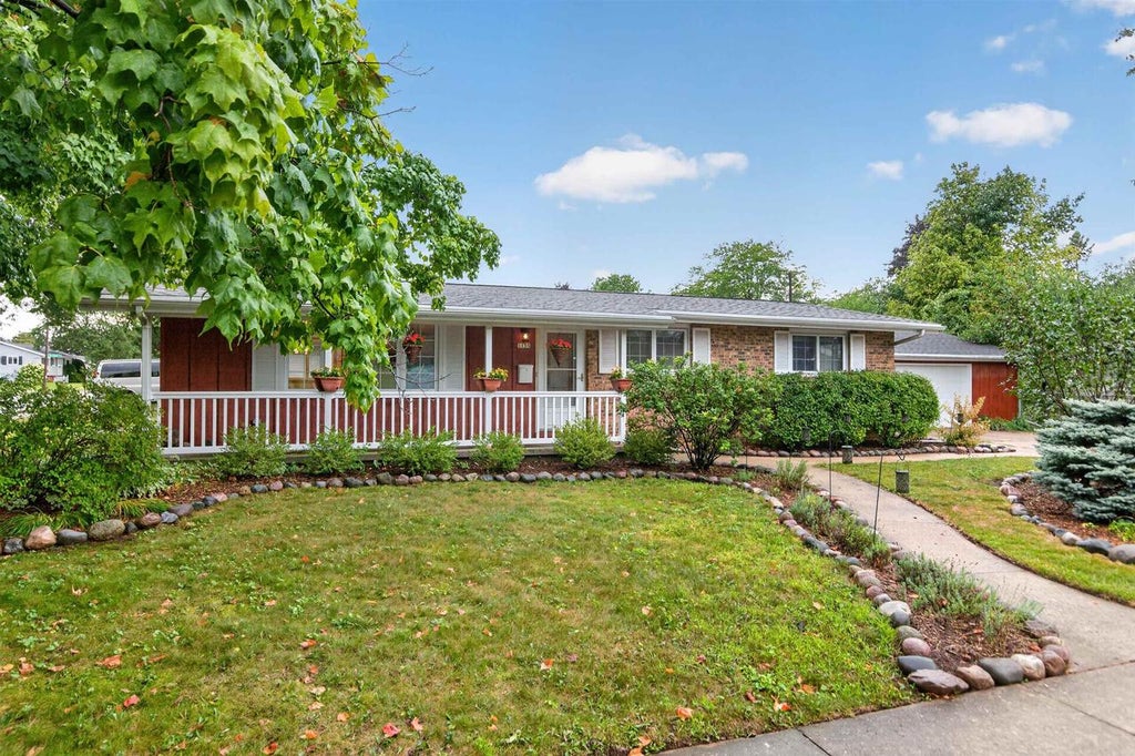 Photo of 1135 Windsor STREET, Oshkosh, WI 54902 (MLS # 50332219)