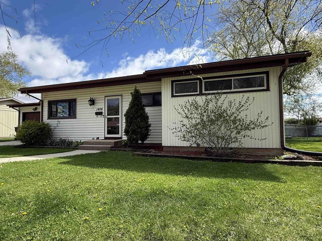 Photo of 1426 Tamarack LANE, Janesville, WI 53545 (MLS # 2022024)
