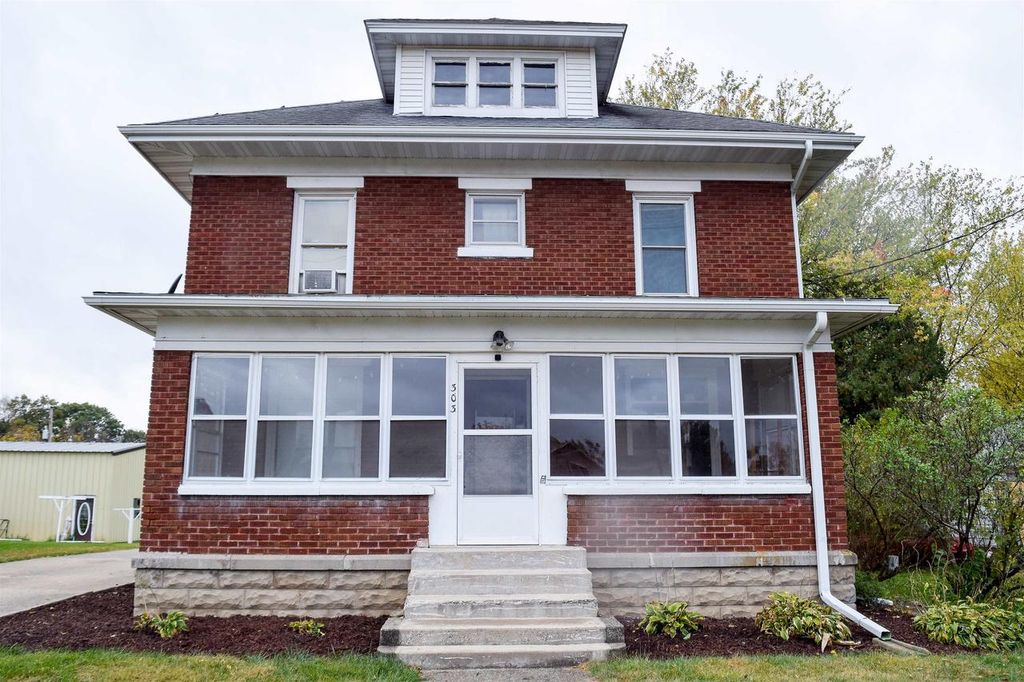 Photo of 303 S Park STREET, Albany, WI 53502 (MLS # 2011307)