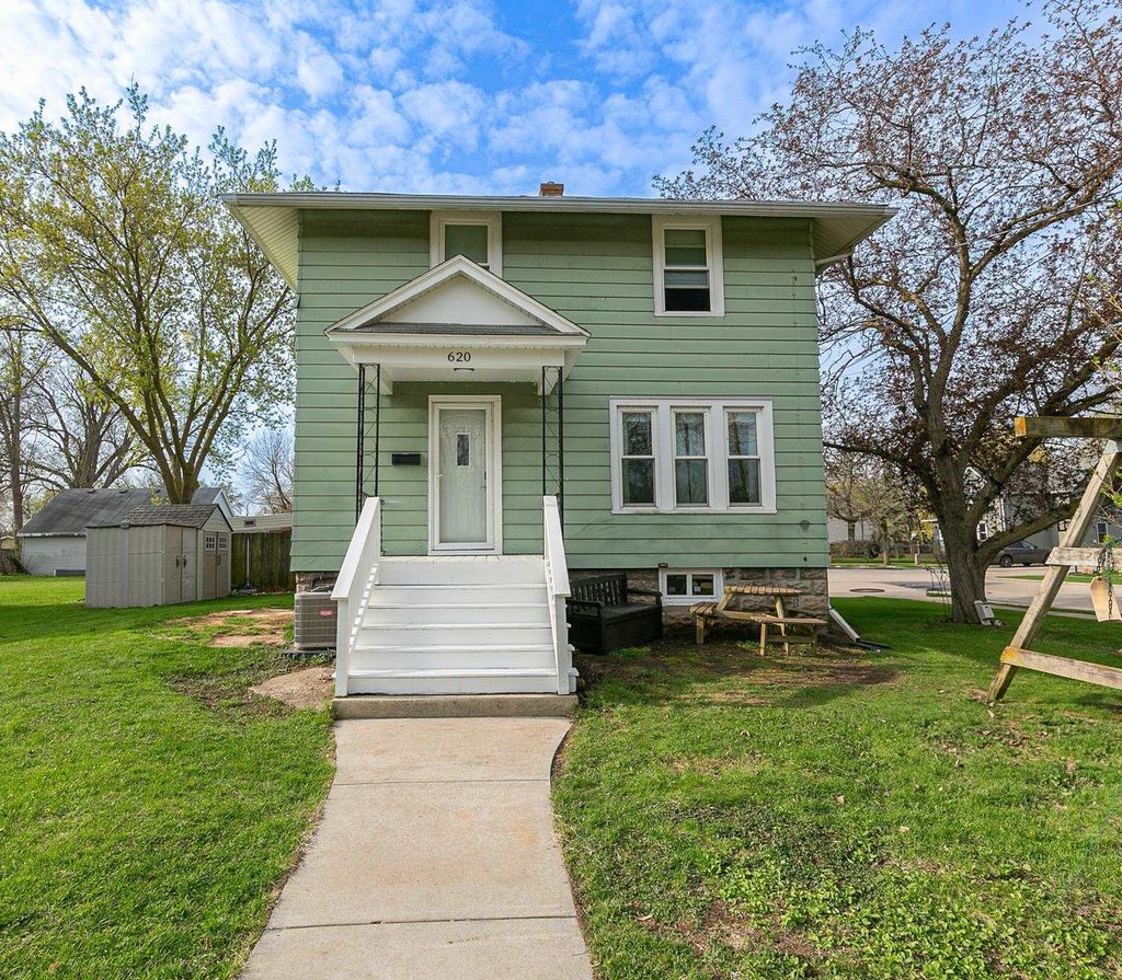 Photo of 620 Sherry STREET, Neenah, WI 54956 (MLS # 50324399)